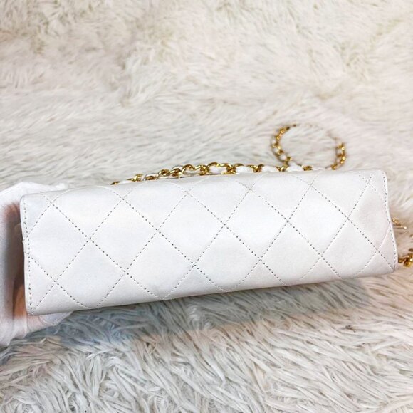 CHANEL 24K Vintage Flap Bag Lambskin Leather Quilted Chain Purse - Picture 4 of 15